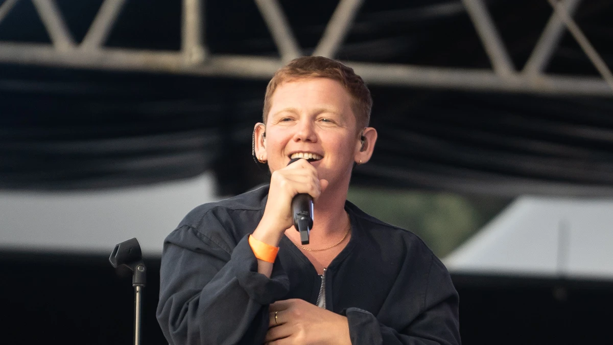 Kae Tempest performing live in 2024