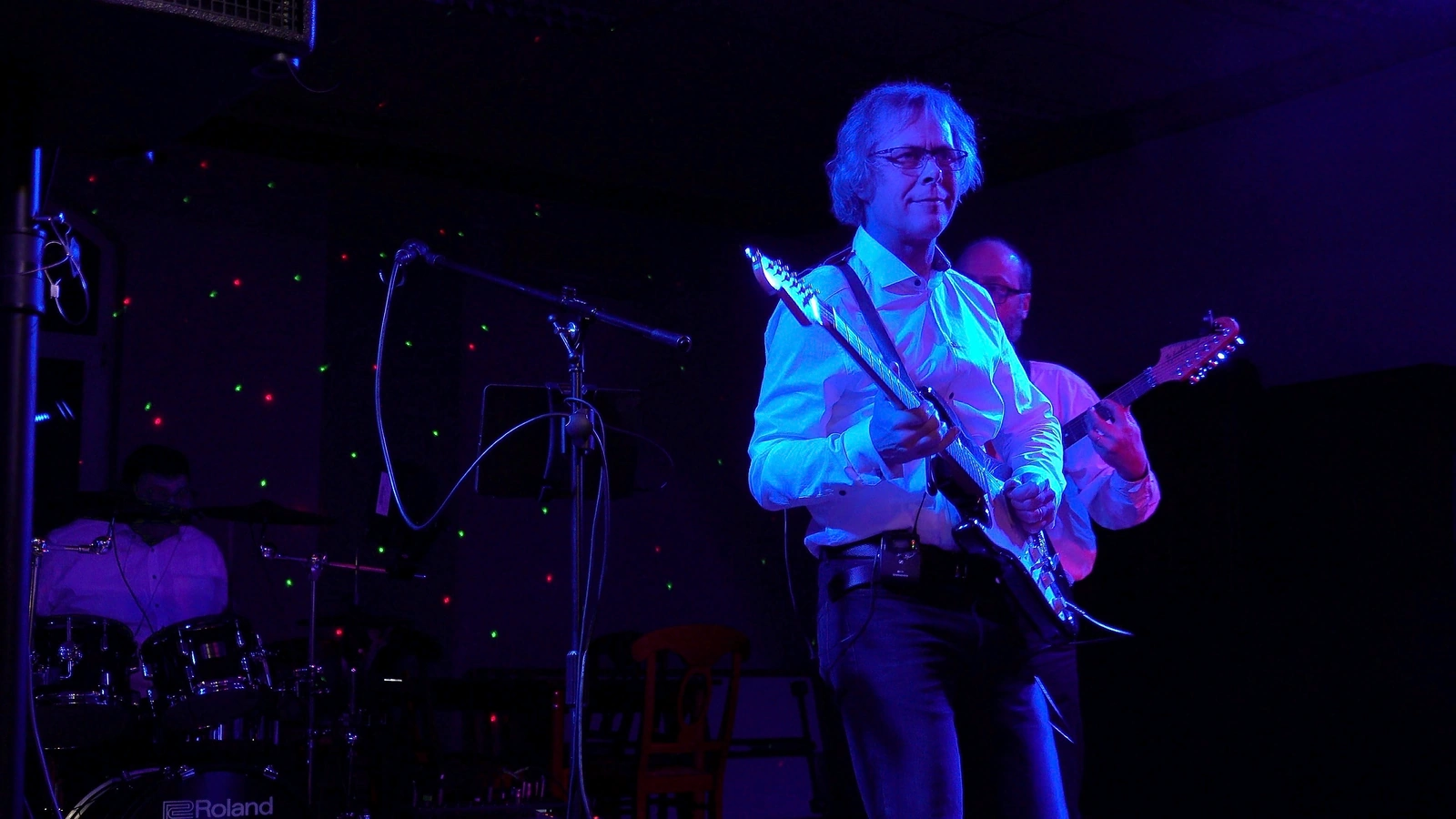 Jean-Marc Wanner Sets Alain Varlet's Words to Three Distorted Guitars on En Coulisses
